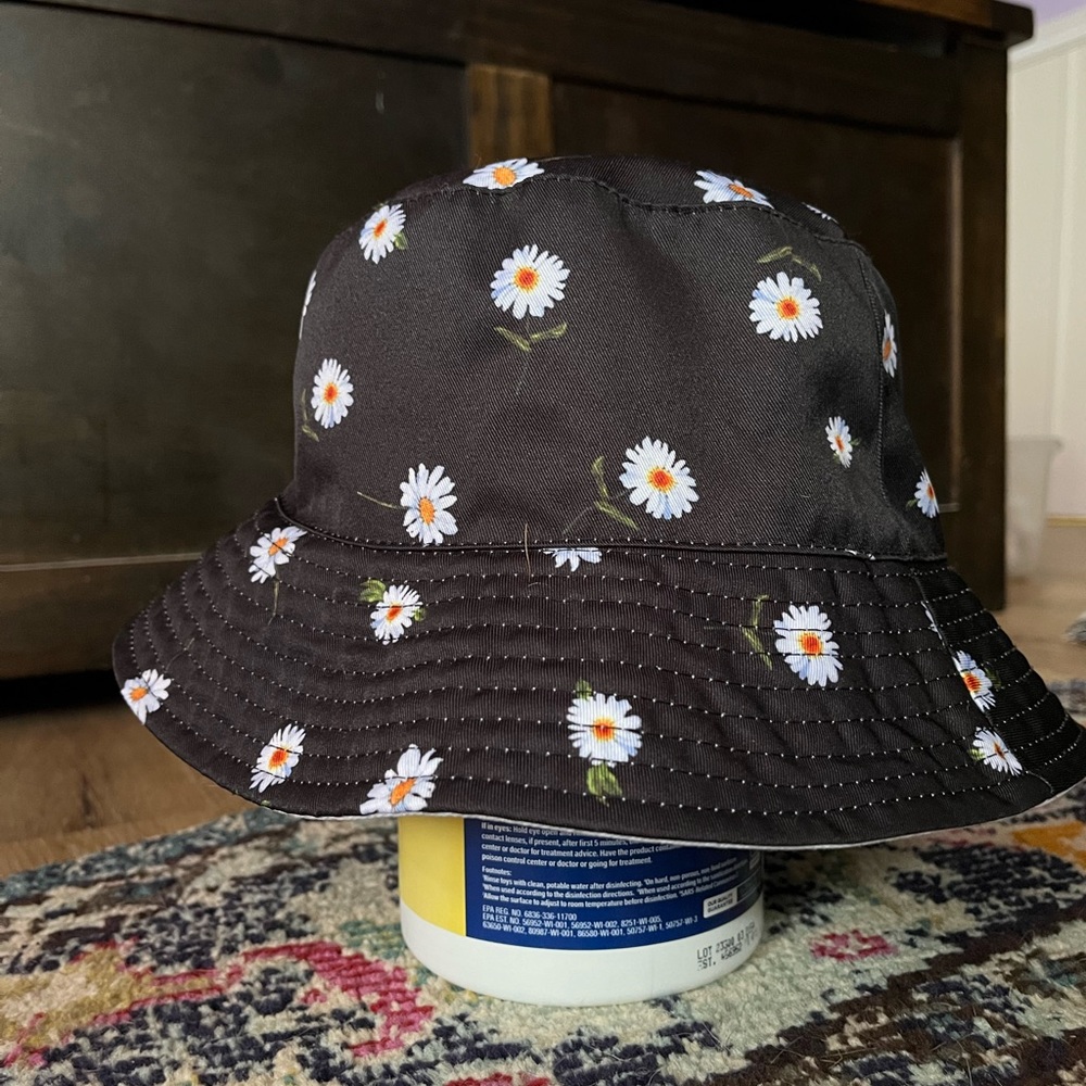 Bucket hat